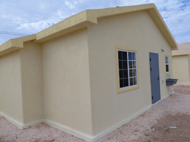 Modern 2 Bedrooms in Gated Phoenix Park Village