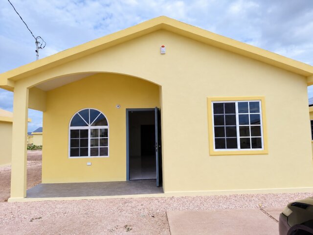 Modern 2 Bedrooms in Gated Phoenix Park Village Houses Portmore