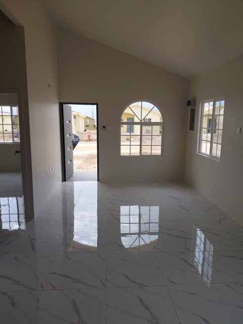 Modern 2 Bedrooms in Gated Phoenix Park Village