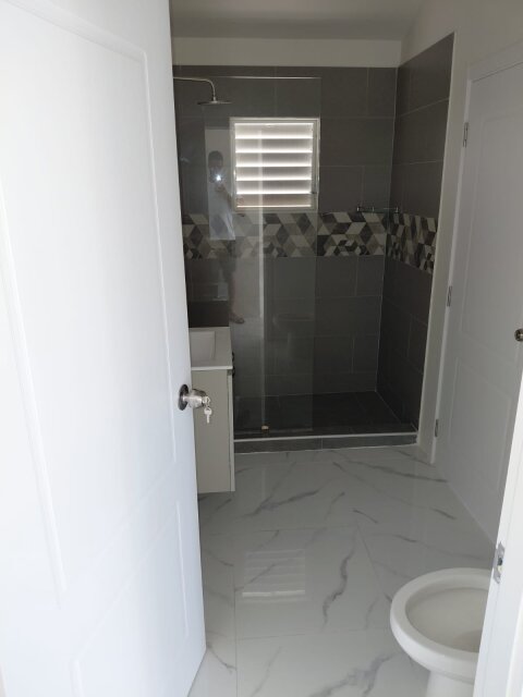 Modern 2 Bedrooms in Gated Phoenix Park Village
