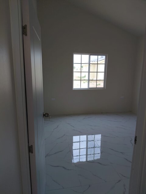 Modern 2 Bedrooms in Gated Phoenix Park Village
