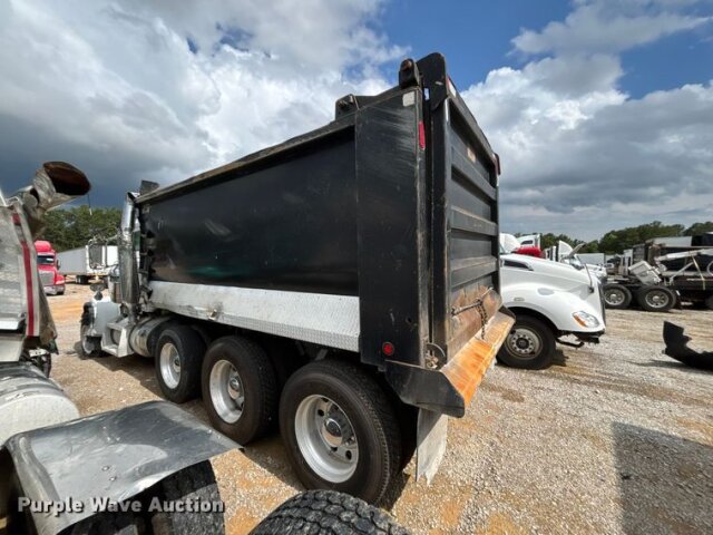 2020 Peterbilt 389 Dump Truck