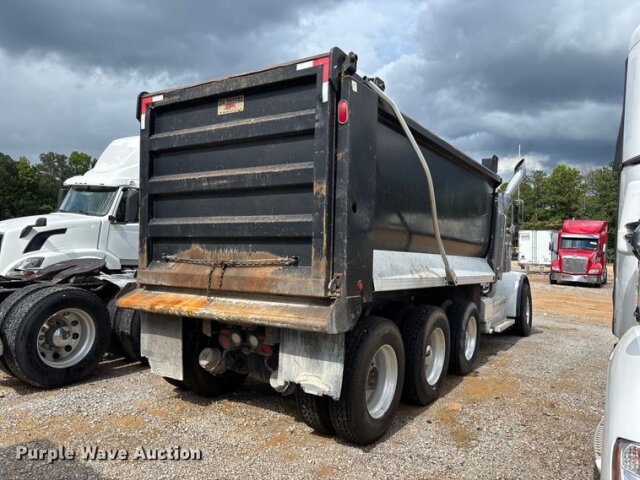 2020 Peterbilt 389 Dump Truck