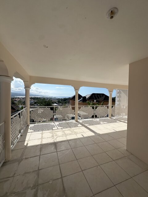 Stunning 4 Bedrooms with City & Ocean Views!