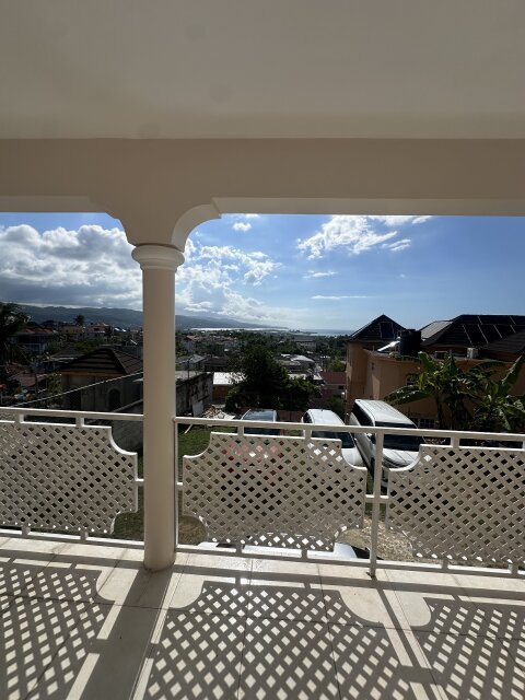 Stunning 4 Bedrooms with City & Ocean Views!