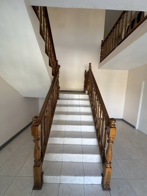 Stunning 4 Bedrooms with City & Ocean Views!
