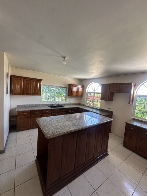 Stunning 4 Bedrooms with City & Ocean Views!