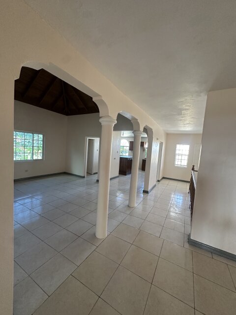 Stunning 4 Bedrooms with City & Ocean Views!