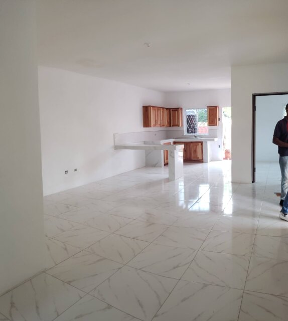 3 Bedrooms Apartment