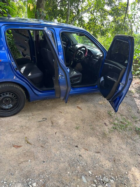 2015 SUZUKI SWIFT