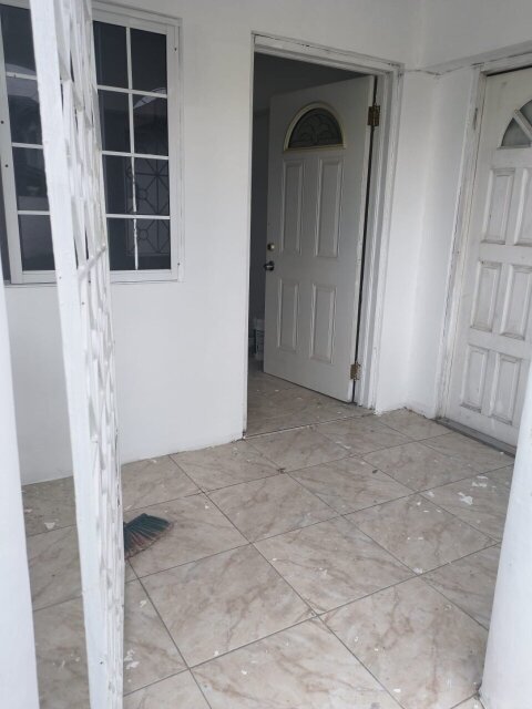 BOGUE VILLAGE STUDIO & 1 BEDROOM (SHARED UTILITY)