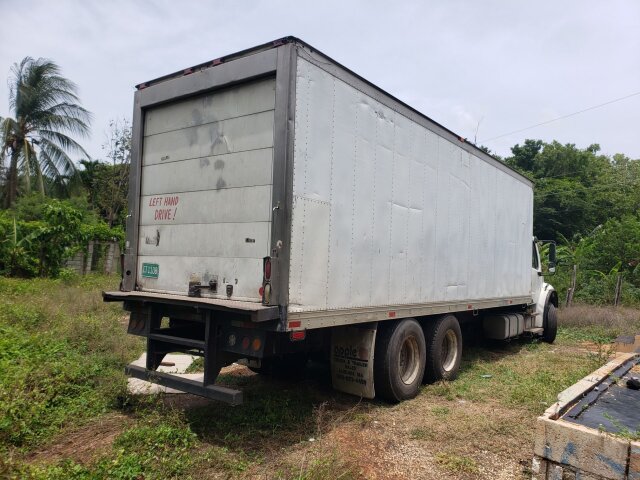 2008 Freightliner M2