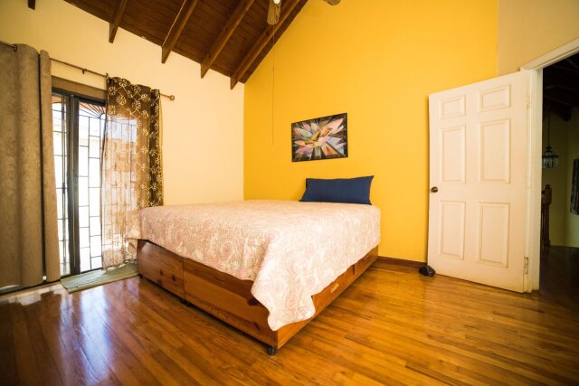 4 Bedroom House, St,. Catherine Houses Kitson Town