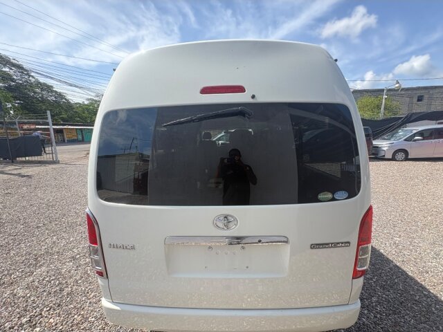 2016 Toyota Hiace Commuter