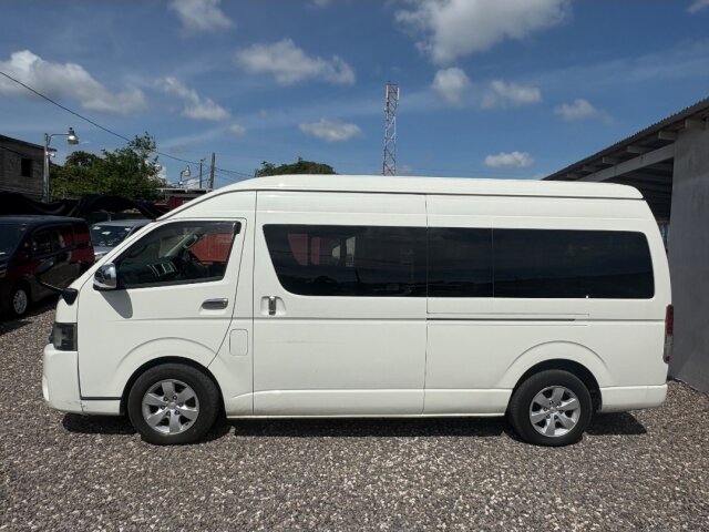 2016 Toyota Hiace Commuter