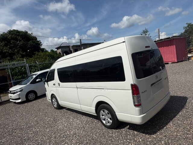 2016 Toyota Hiace Commuter