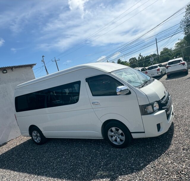 2016 Toyota Hiace Commuter