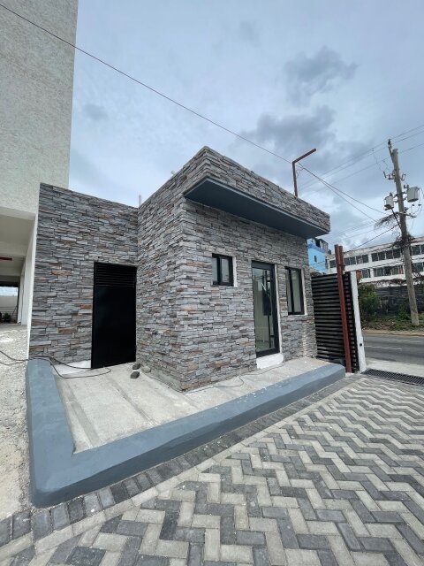 COMMERCIAL SPACE FOR RENT