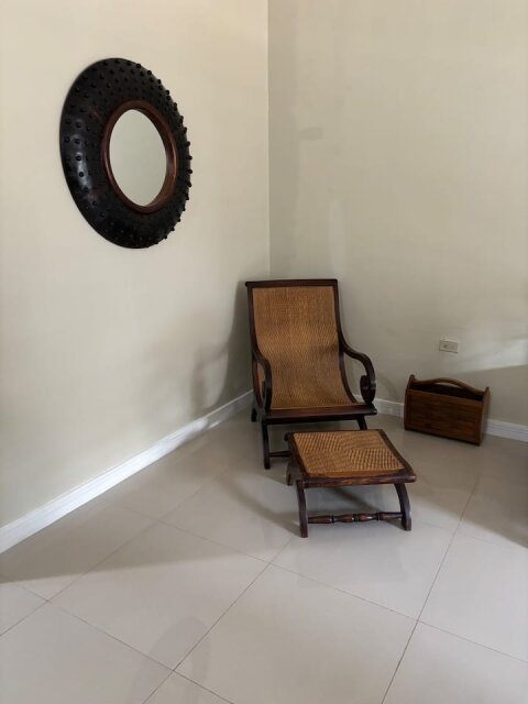 Fully Furnished 1 Bedroom Apartment in Kirkland Heights