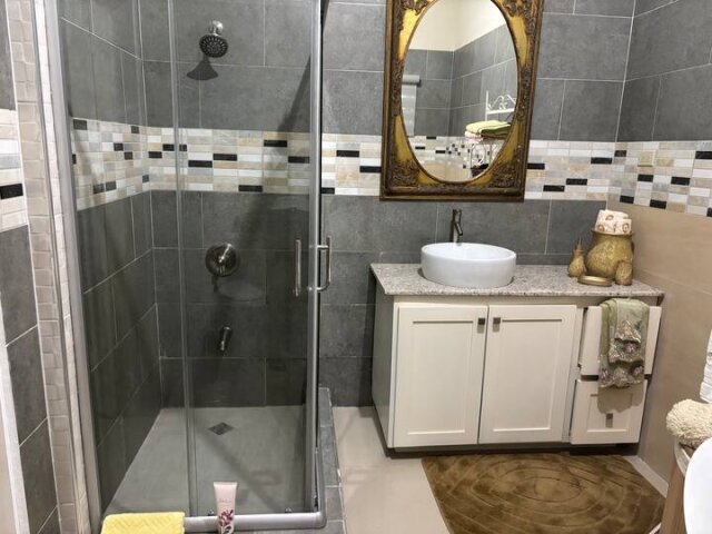 Fully Furnished 1 Bedroom Apartment in Kirkland Heights