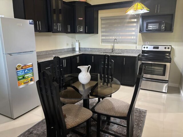 Fully Furnished 1 Bedroom in Kirkland Heights