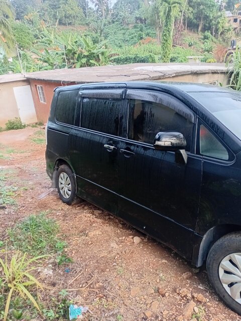 09 Toyota Noah – Spacious, Reliable & Ready To G0!
