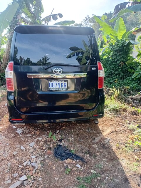 09 Toyota Noah – Spacious, Reliable & Ready To G0!