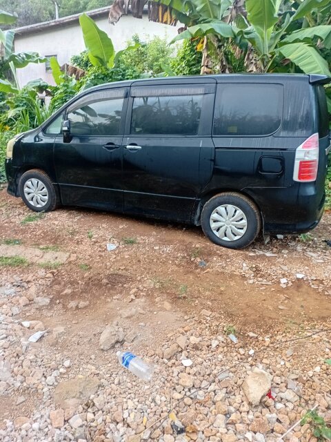 09 Toyota Noah – Spacious, Reliable & Ready To G0!