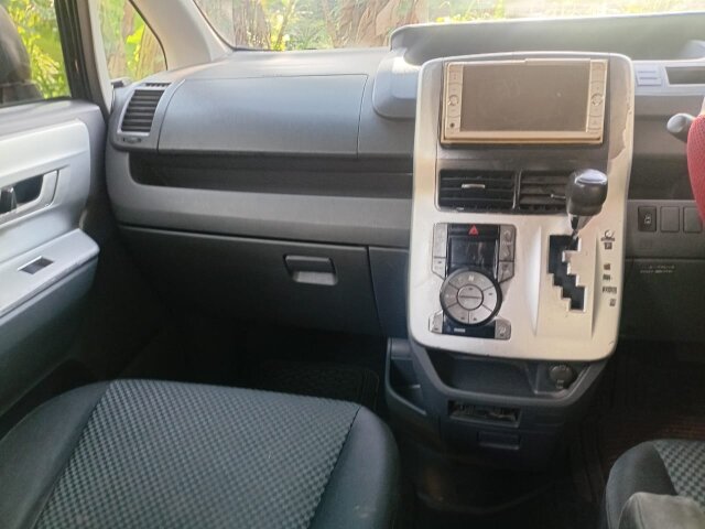 09 Toyota Noah – Spacious, Reliable & Ready To G0!