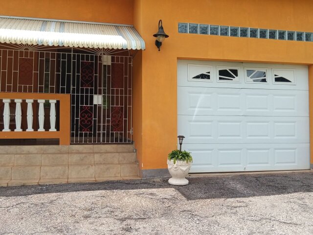 5 Bedrooms House For Sale, Mandeville