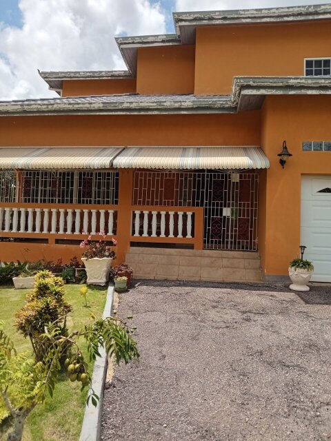 5 Bedrooms House For Sale, Mandeville