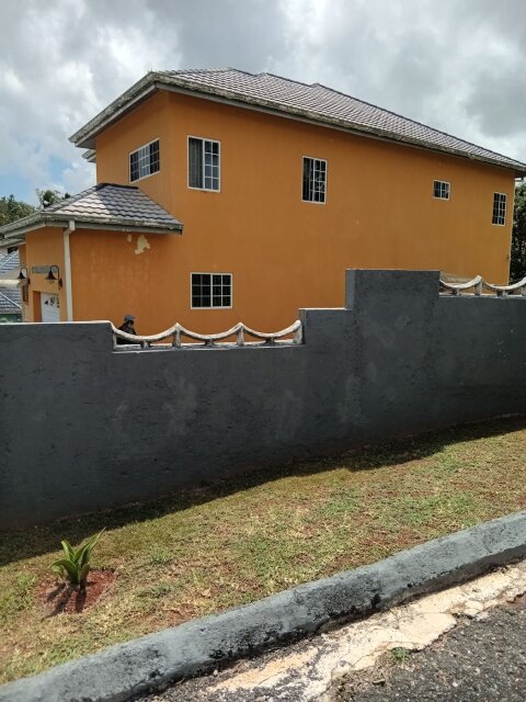 5 Bedrooms House For Sale, Mandeville