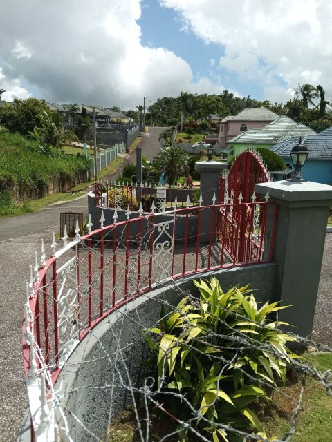 5 Bedrooms House For Sale, Mandeville