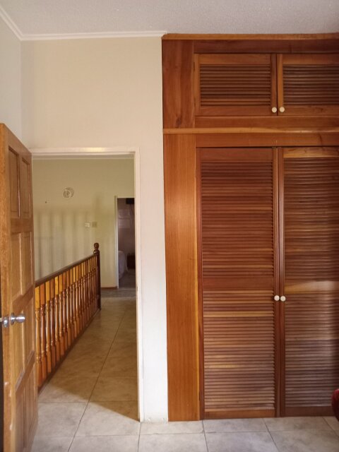 5 Bedrooms House For Sale, Mandeville