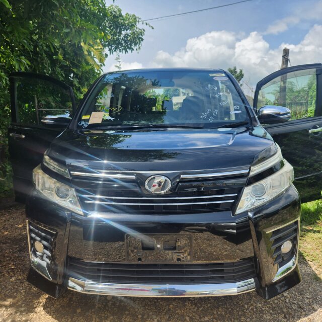 2016 Voxy
