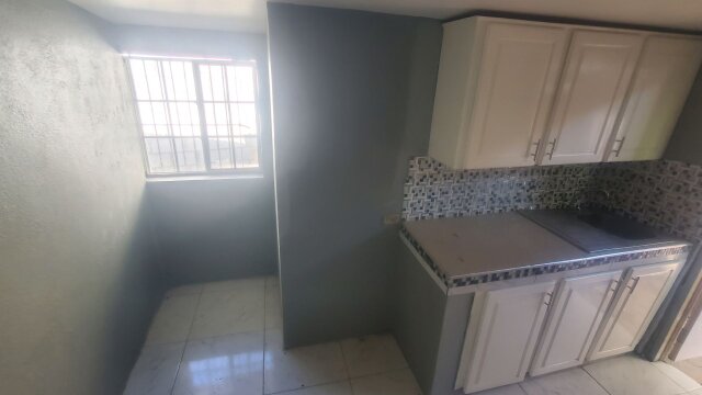 2 Bedroom House Houses Off Hagley Park Road