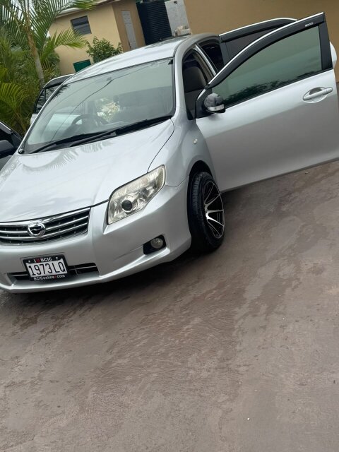 2011 Tayota Axio