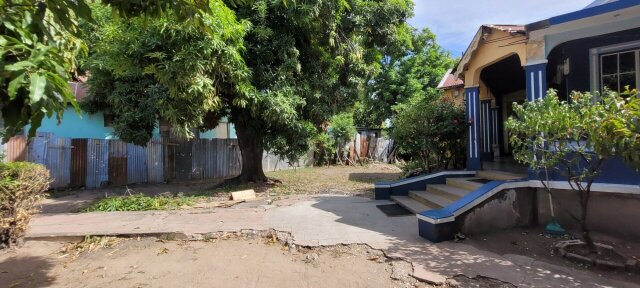 5 Bedrm House On Half Acre Lot