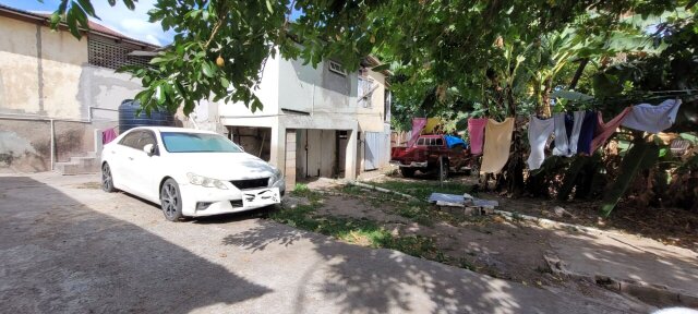 5 Bedrm House On Half Acre Lot