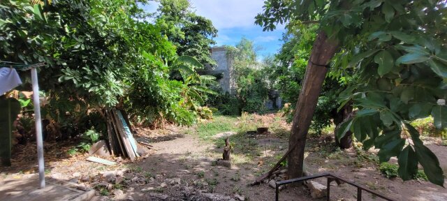 5 Bedrm House On Half Acre Lot
