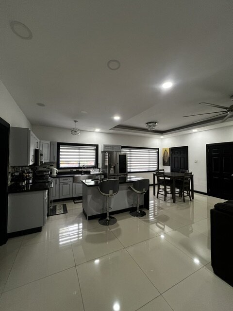 Modern 3 Bedroom Apartment For RENT