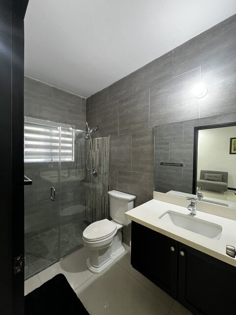 Modern 3 Bedroom Apartment For RENT