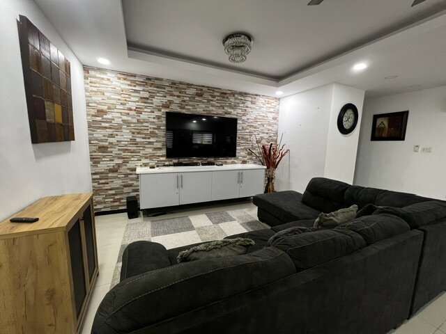 Modern 3 Bedroom Apartment For RENT