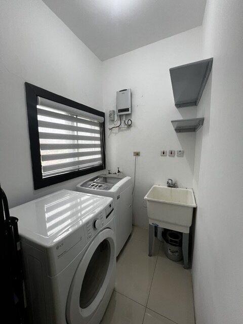 Modern 3 Bedroom Apartment For RENT