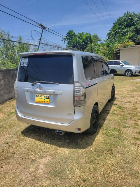 2012 Voxy For Sale All Works Ac All Fully