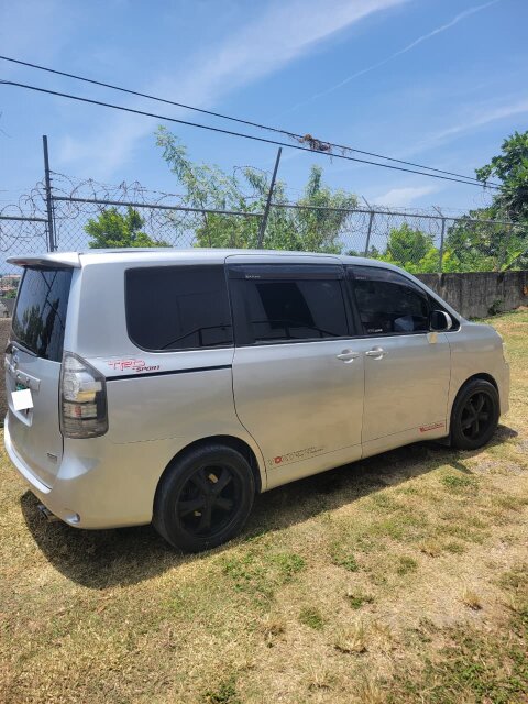 2012 Voxy For Sale All Works Ac All Fully