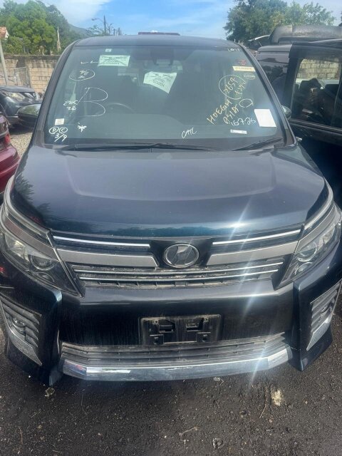 Toyota Voxy 2017 For Sale Newly Imported.!!! Phone Parts New Kingston