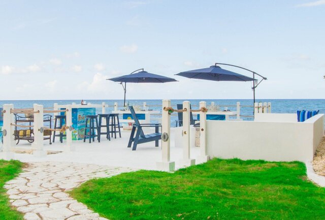 Edgewater Beach Villa - Oceanfront Property