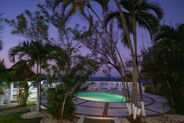 Edgewater Beach Villa - Oceanfront Property