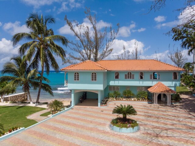 Edgewater Beach Villa - Oceanfront Property Airbnb & Hotels Tower Isle